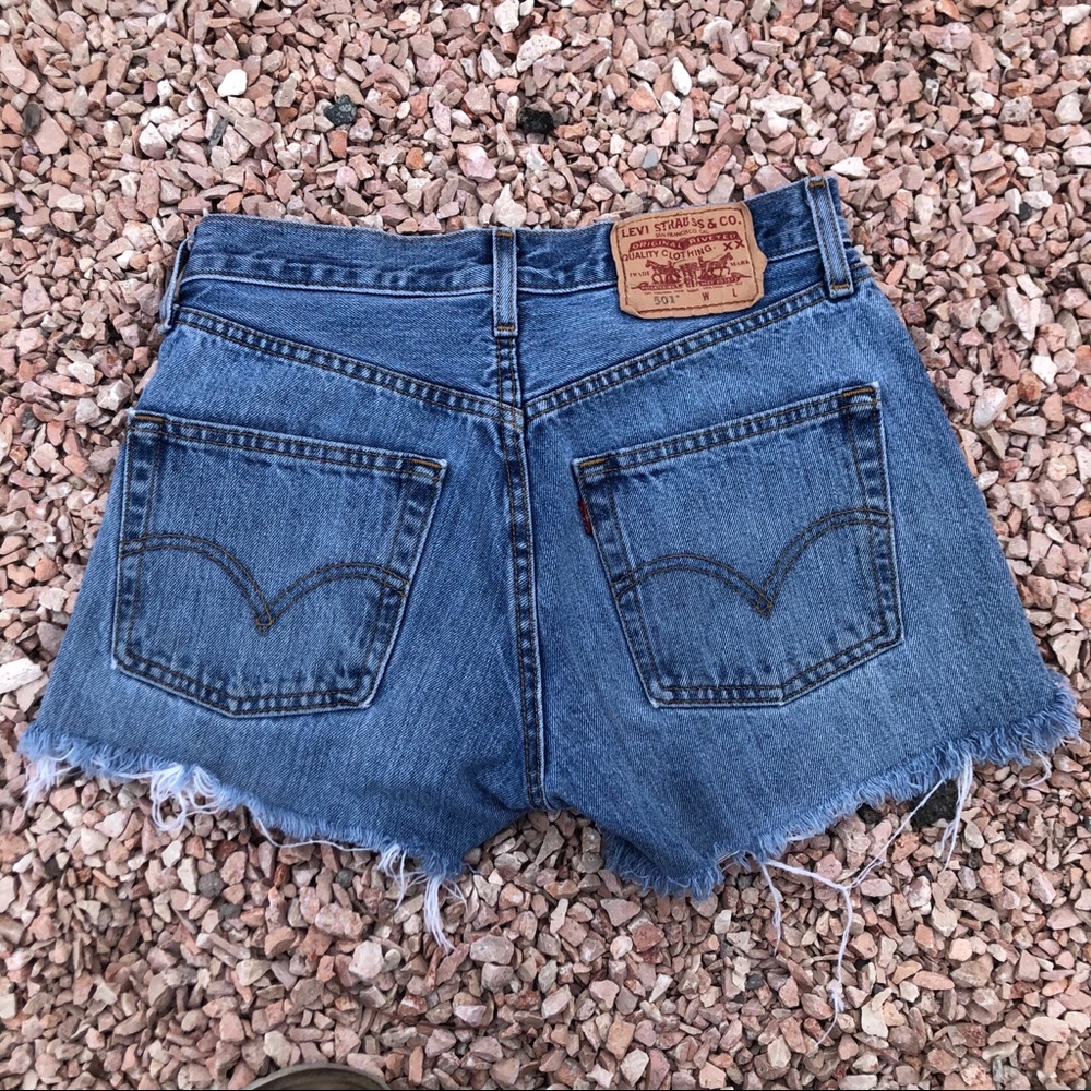Daisy Dukes 😋 Levi’s Jean Shorts